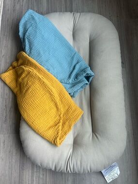 Snuggle Me Organic Infant Lounger with 2 covers